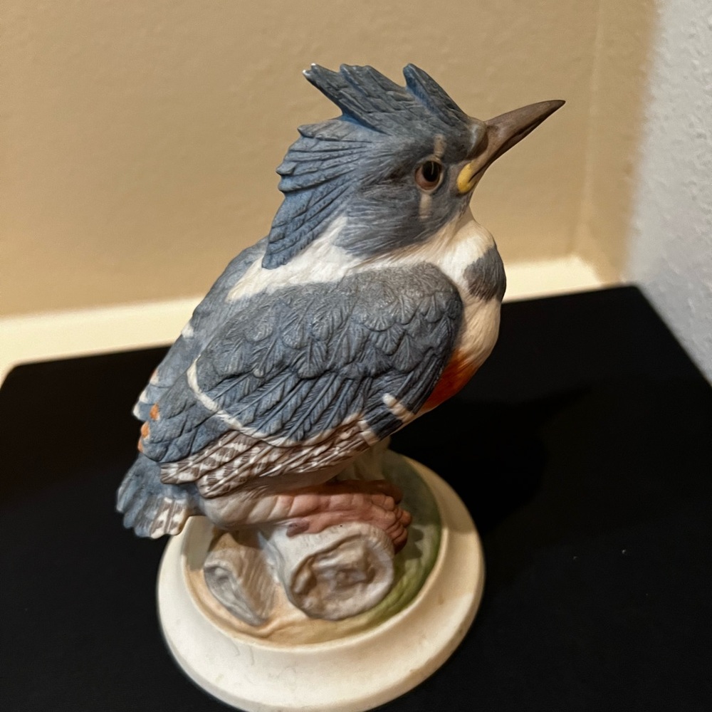 Vintage Boehm Porcelain hand painted bird figurine. Made in USA.
